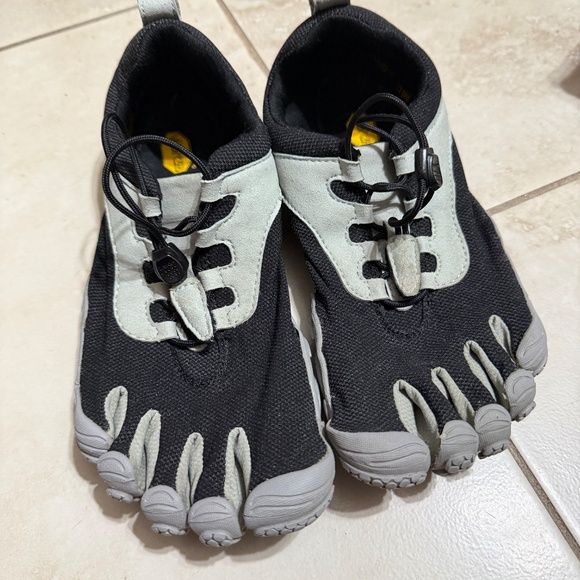 Vibram Five Fingers V-Run Retro  Women's black Gray Barefoot Shoes 37 - Picture 1 of 4